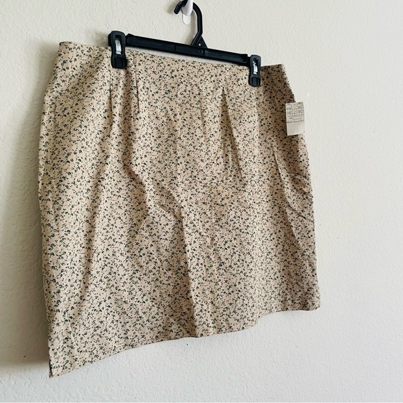Route 66 Stretch fit woman’s ditzy Floral Skirt size 18 mini earthy side slits - Picture 2 of 11